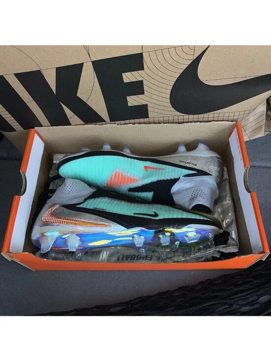 Athletic_Shoes